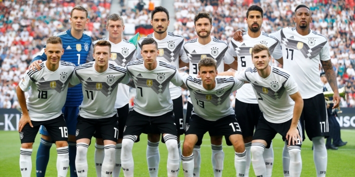 teamfoto voor Germany